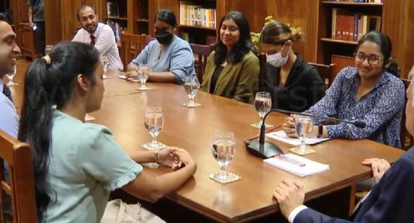 අපි කළ පවුවලට අපි දැන් වන්දි ගෙවනවා - ජනපති